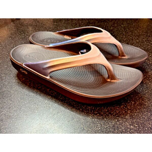 Oofos Oolala Luxe Women Calypso Size 10 Comfort Flip Flop, Excellent Condition